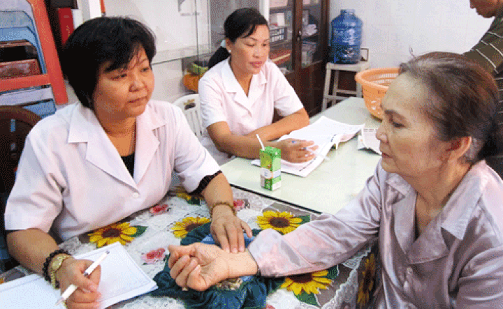 Patients rack up huge medical treatment debts - 1 Patients rack up huge medical treatment debts - 1