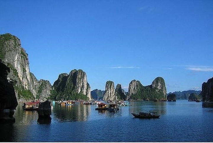 Quảng Ninh inspects construction in Bái Tử Long Bay - 1