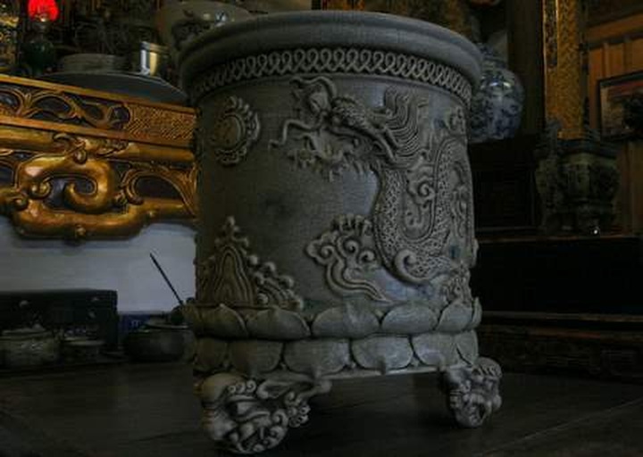 Giant pottery products ready for Tet - 1