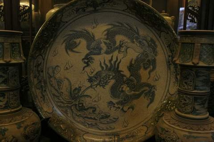 Giant pottery products ready for Tet - 2