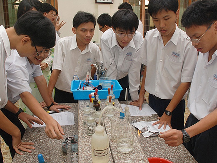 Teachers found unable to use teaching aids, students cannot read maps - 1