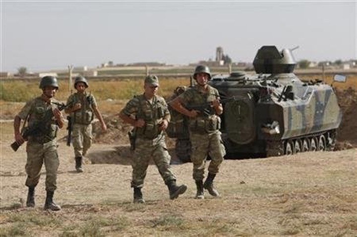 Turkish army returns fire after Syrian mortar strike - 1