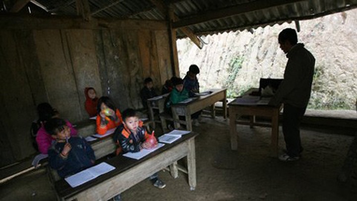 Poor mountainous students tremble in icy cold - 2 Poor mountainous students tremble in icy cold - 2