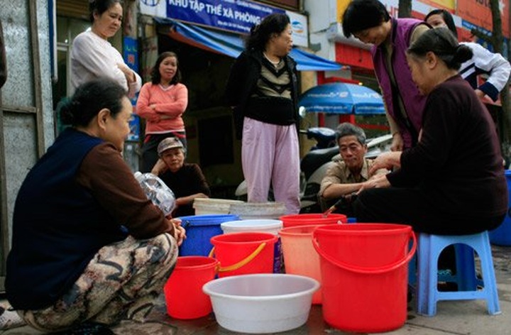 40,000 families in Hanoi live without water for several days - 1 40,000 families in Hanoi live without water for several days - 1