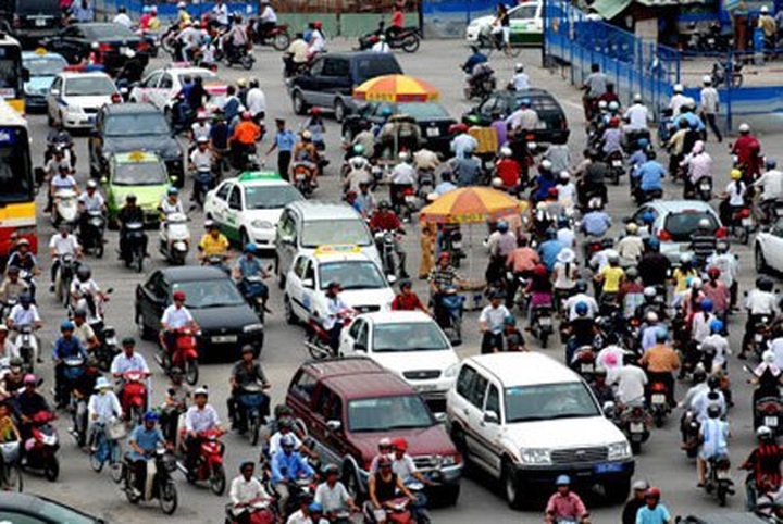 Transport Minister proposes higher fees on personal vehicles - 1