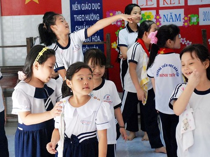 Non-state owned general schools lack students, superfluous teachers - 1 Non-state owned general schools lack students, superfluous teachers - 1