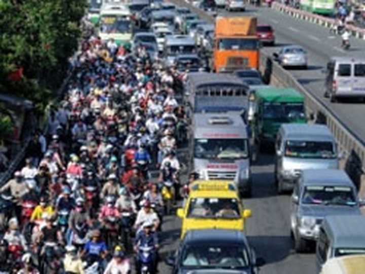 200 road accidents happen during 4-day holiday - 1