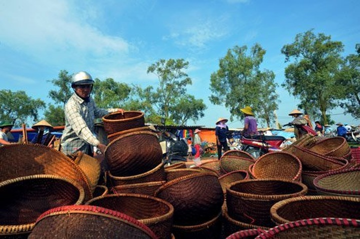A rural market amid Hanoi - 3 A rural market amid Hanoi - 3