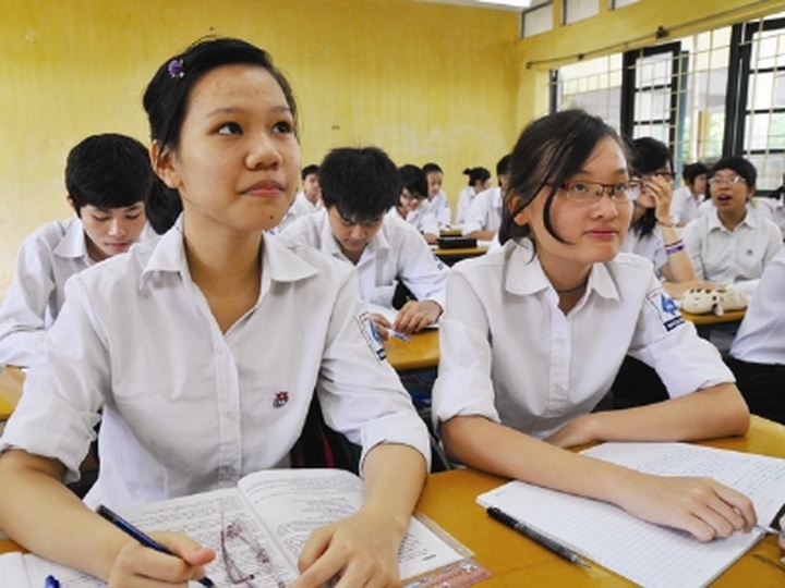 Hanoi to reduce tuitions, state owned schools will get overloaded - 1