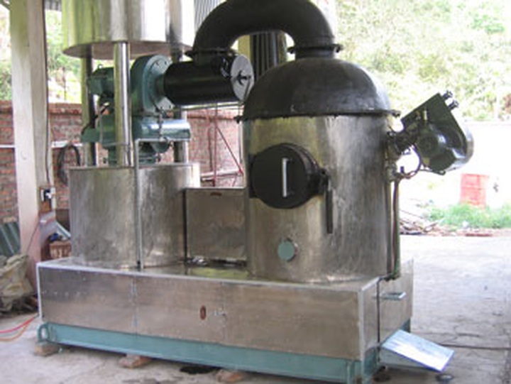 Vietnam puts locally-made medical waste incinerator into use - 1