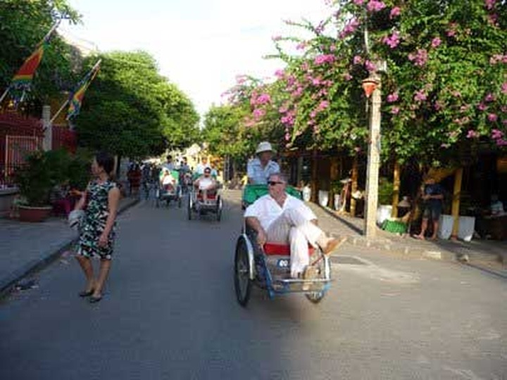 Chartered flights to bring Russians to city - 1 Chartered flights to bring Russians to city - 1