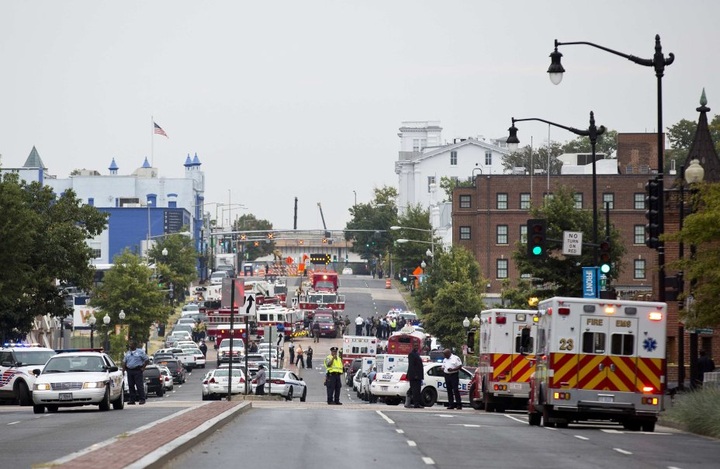 13 dead in Navy Yard shooting; 1 suspect dead, 1 sought - 1
