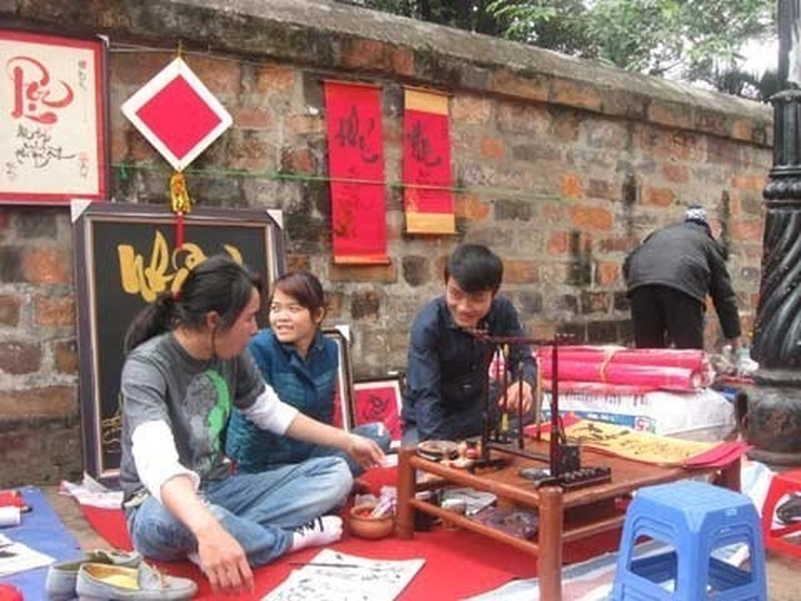Young Vietnamese take interest in calligraphy - 5 Young Vietnamese take interest in calligraphy - 5