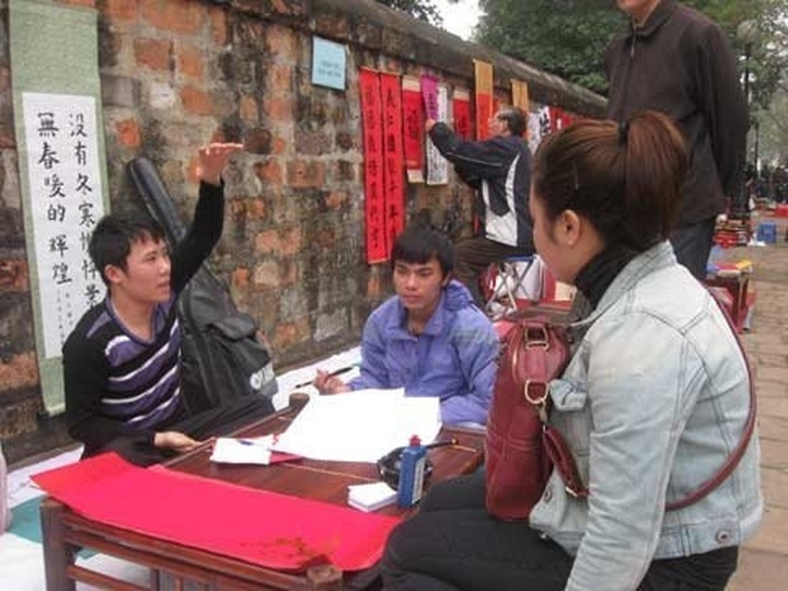 Young Vietnamese take interest in calligraphy - 6 Young Vietnamese take interest in calligraphy - 6