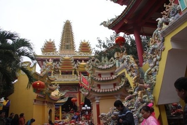 Private temple's festivals attract visitors - 7 Private temple's festivals attract visitors - 7