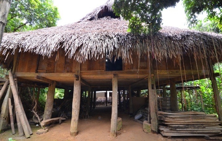 Famous Muong stilt house burnt down - 4
