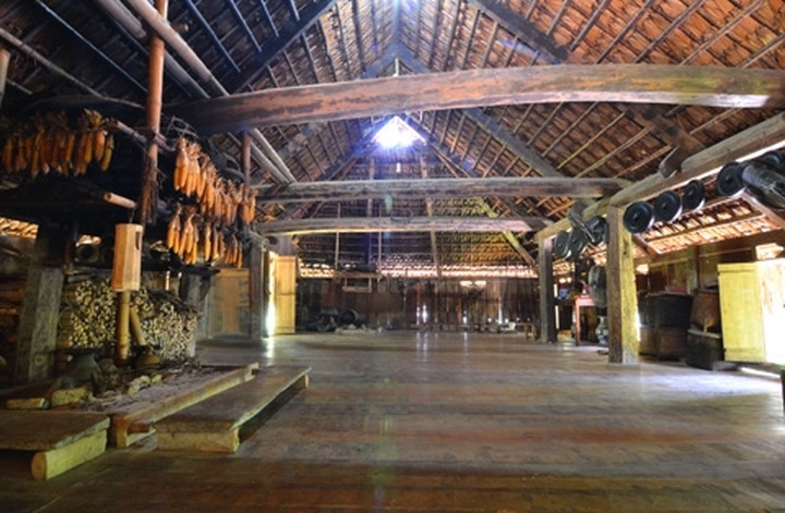 Famous Muong stilt house burnt down - 5