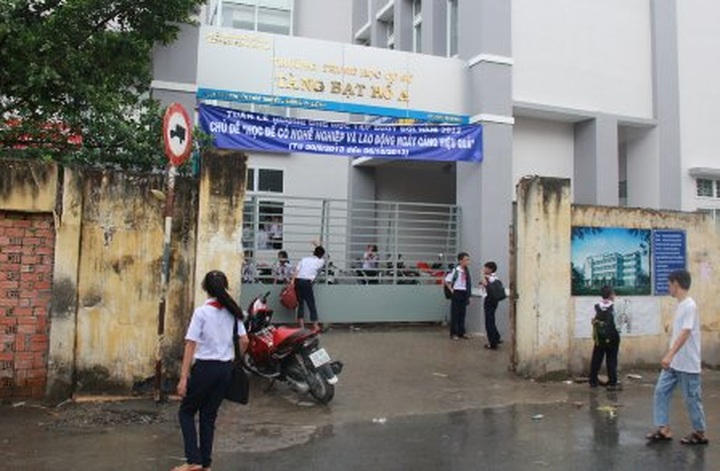 HCM City students take cough medicine to get high - 1 HCM City students take cough medicine to get high - 1