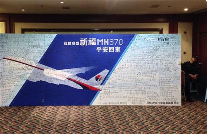 Governments pledge won't give up search for Malaysia Airlines jet - 1