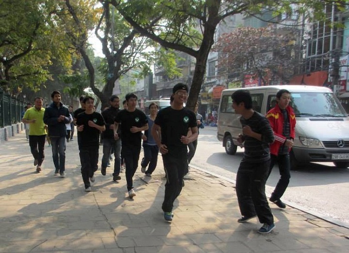 Young man runs to encourage reading - 1