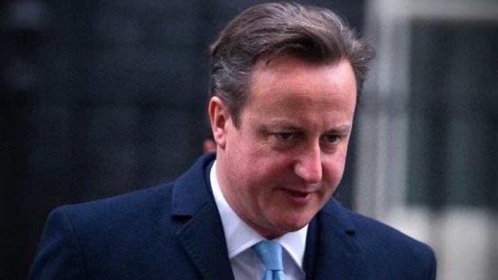 Cameron and Hollande meet to discuss defence, EU reform - 1