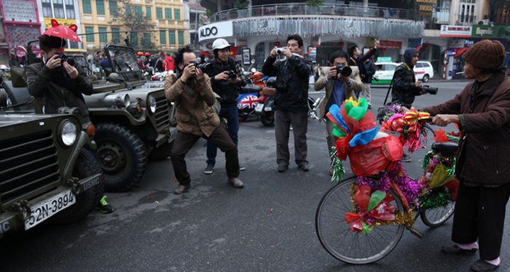 Empty streets on Tet - 7