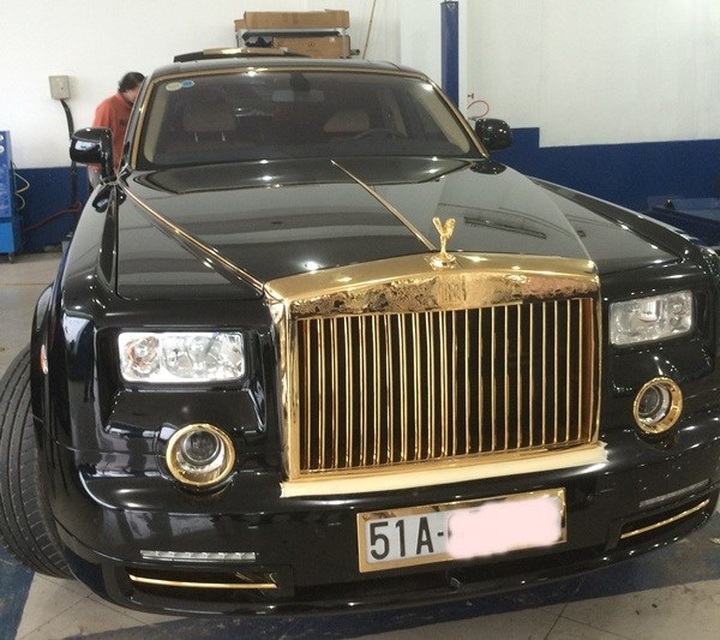 Gold plated lives of the rich - 1