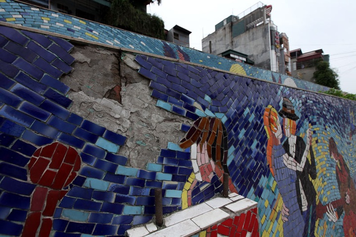 Ceramic Road looking worn after three years - 5