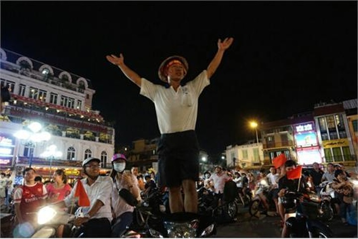 Fans crowd the streets after U19 Vietnam victory - 1 Fans crowd the streets after U19 Vietnam victory - 1