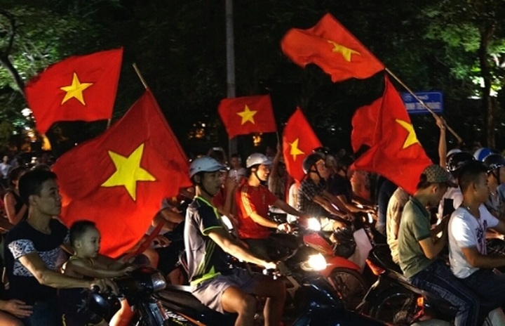 Fans crowd the streets after U19 Vietnam victory - 2 Fans crowd the streets after U19 Vietnam victory - 2