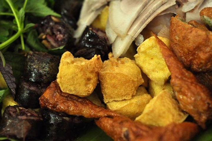 Special dishes make big profits for small Hanoi food stalls - 9 Special dishes make big profits for small Hanoi food stalls - 9