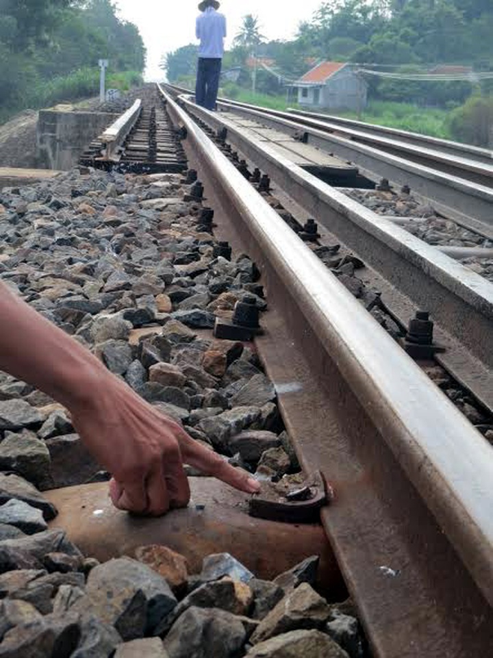 Rail accident causes major damage in Phu Yen - 3 Rail accident causes major damage in Phu Yen - 3