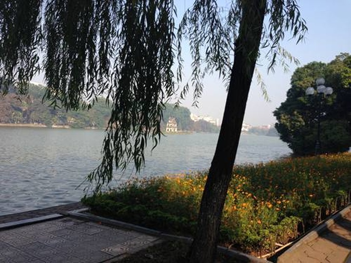 Hanoi falls quiet at start of New Year holiday - 10