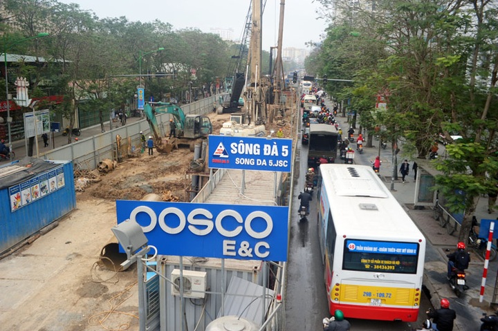 Hanoi police mobilise to tackle traffic over Tet - 3
