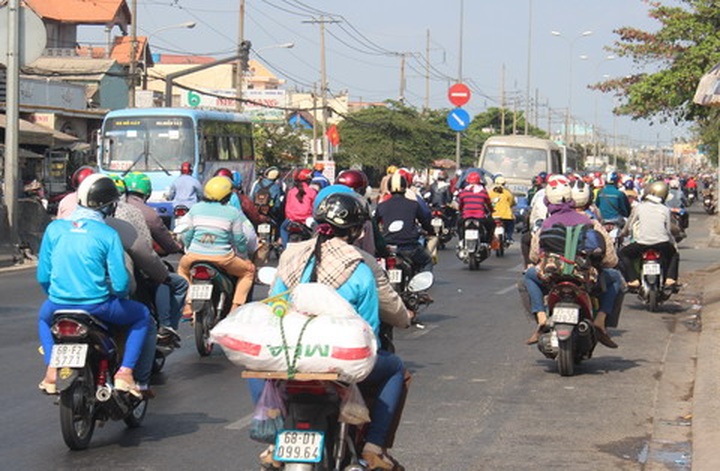 Mass return to HCM City as Tet holiday draws to a close - 2 Mass return to HCM City as Tet holiday draws to a close - 2