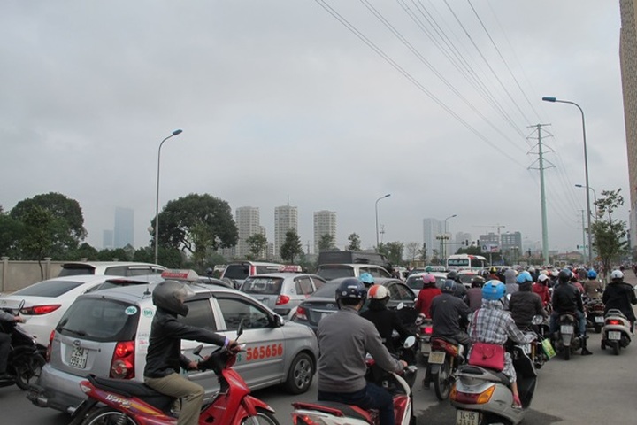 Hanoi traffic stalls city on final day of Tet - 11 Hanoi traffic stalls city on final day of Tet - 11