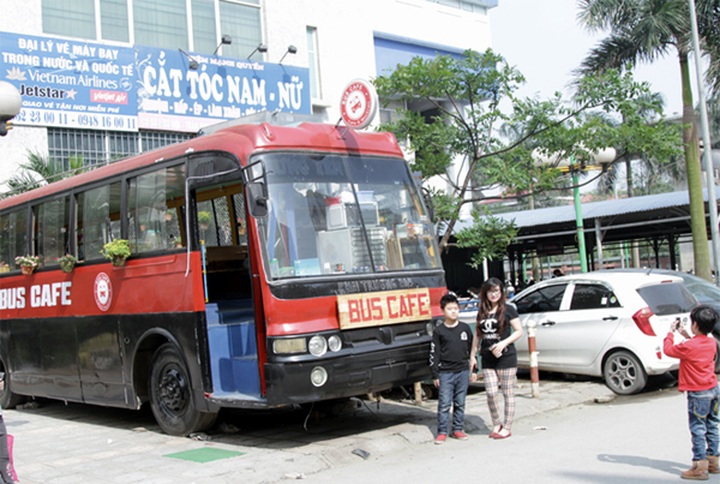 Special bus café in Hanoi - 1