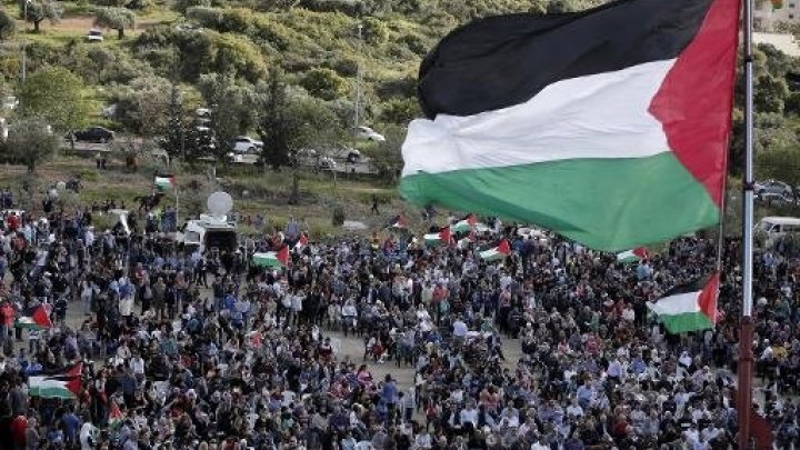 Palestinians threaten Israel with ICC over frozen funds - 1