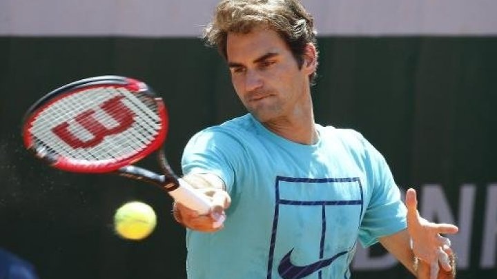 Federer blasts security at French Open after fan's on-court breach - 1