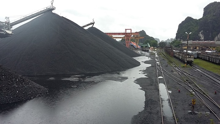 Flooding in Quang Ninh leaves 30,000 miners idle - 1