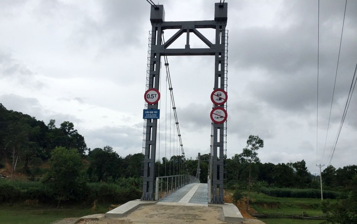 New bridge deemed a waste - 1