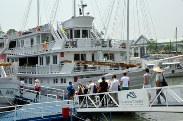 Quang Ninh closes Bai Chay Tourist Wharf - 1 Quang Ninh closes Bai Chay Tourist Wharf - 1