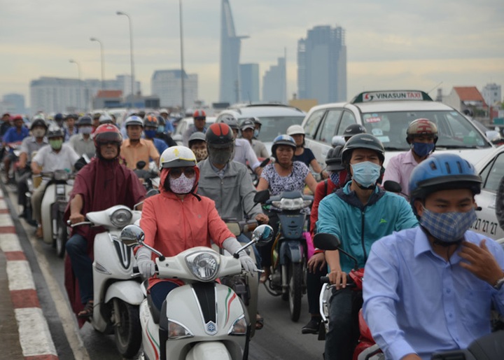 Haze covering HCM City blamed on traffic - 3