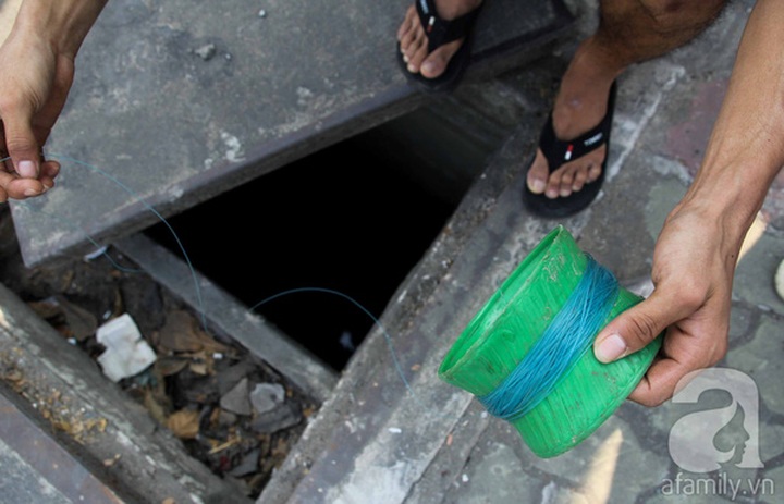 HCM City people fish on the street - 2