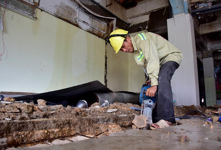 134-year-old Saigon Tax Trade Centre pulled down - 3