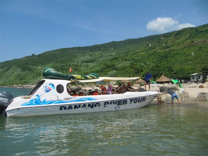 Da Nang licenses 29 cruise boats - 1 Da Nang licenses 29 cruise boats - 1