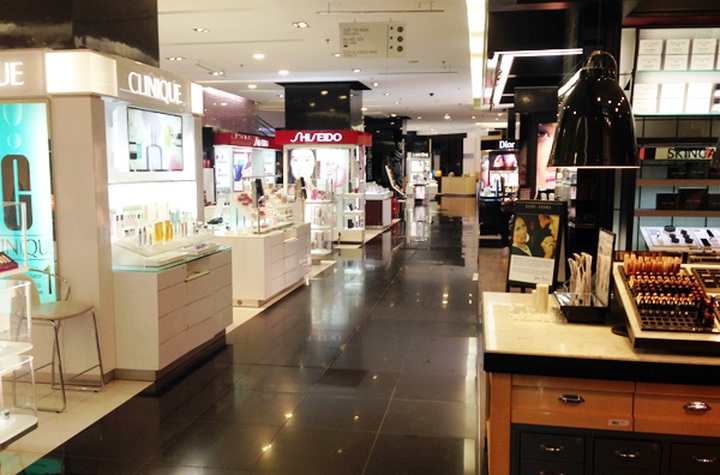 Shopping malls struggle to meet changing consumer trends - 1 Shopping malls struggle to meet changing consumer trends - 1