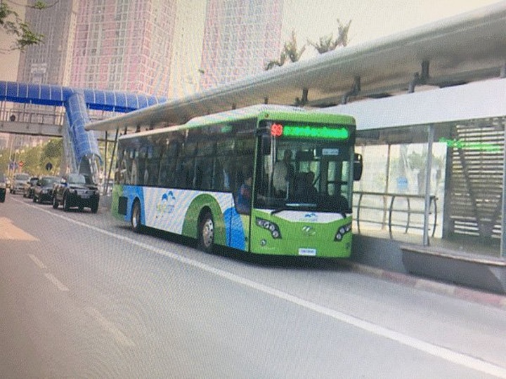 Hanoi tests new bus rapid transit system - 1