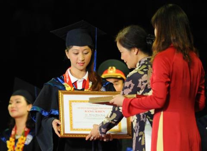 Excellent uni grads still want to become civil servants - 1