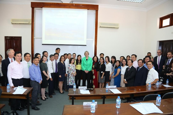 Havard president visits Fulbright University Vietnam - 1